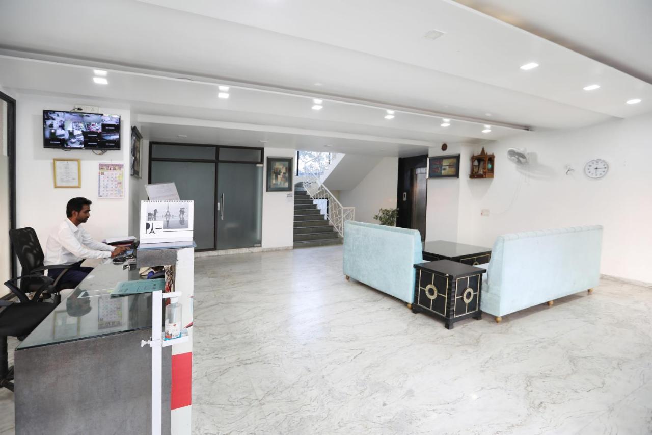 阿里斯托酒店 罗纳瓦拉 外观 照片