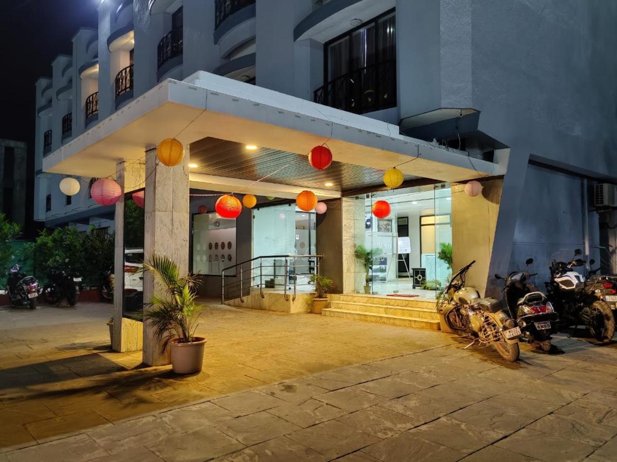 阿里斯托酒店 罗纳瓦拉 外观 照片